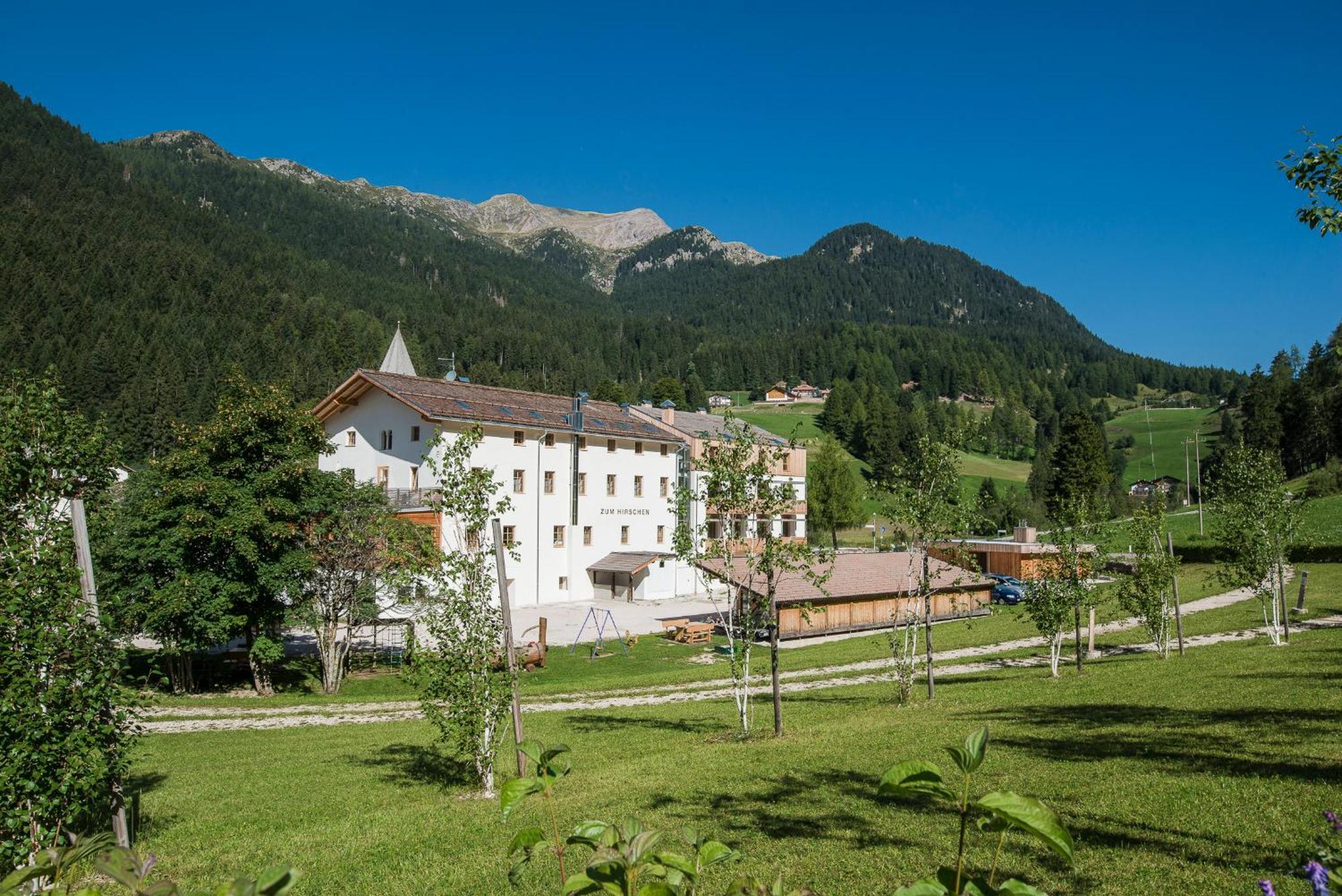 Zum Hirschen Boutique Hotel Val Di Non 운세레리베프로인발데 외부 사진